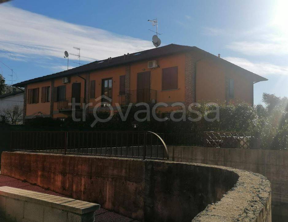 appartamento in vendita a Vergiate in zona Corgeno