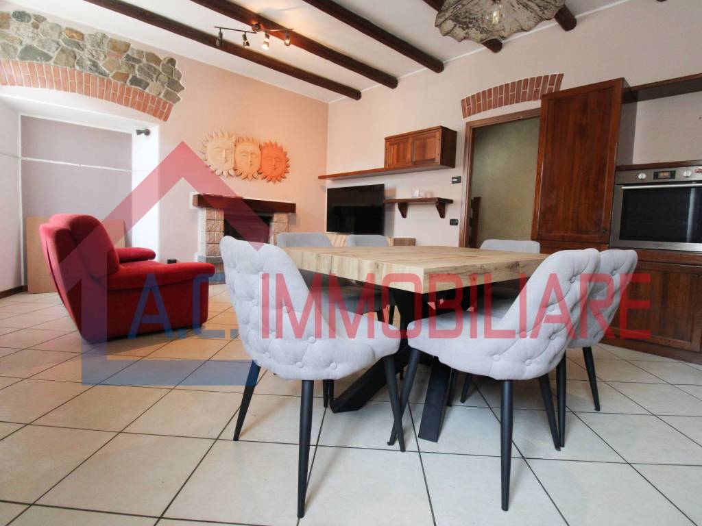 casa indipendente in vendita a Vergiate