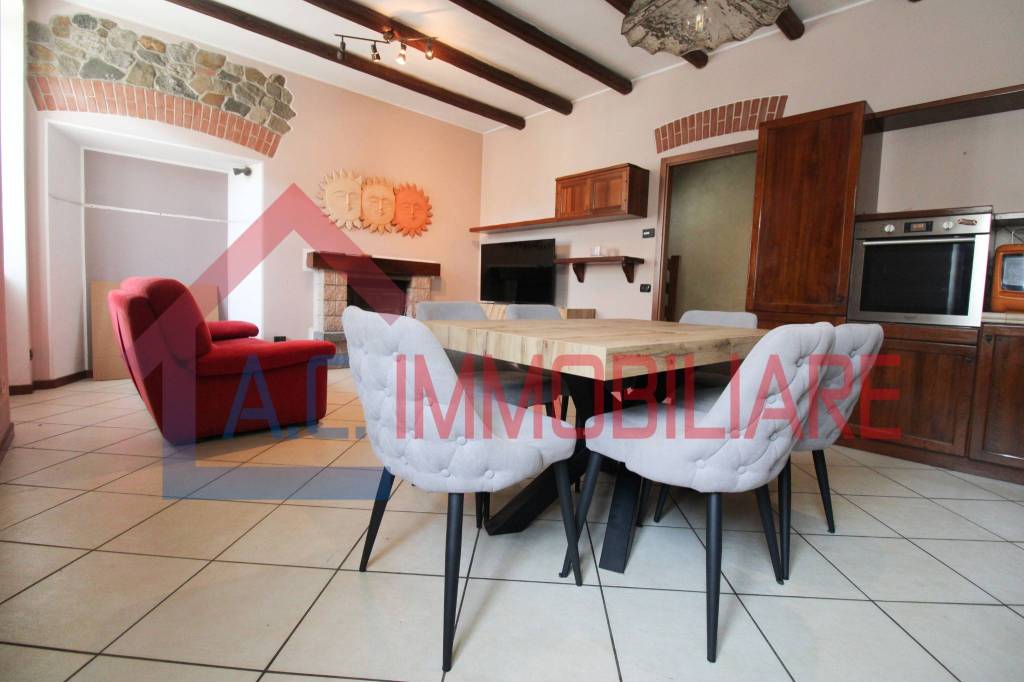 casa indipendente in vendita a Vergiate