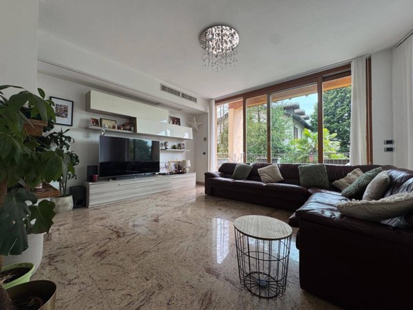 casa indipendente in vendita a Vergiate