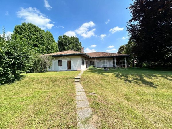 casa indipendente in vendita a Vergiate