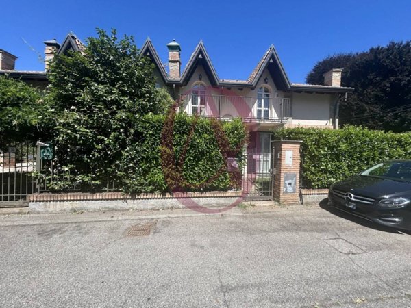 casa indipendente in vendita a Vergiate in zona Cimbro