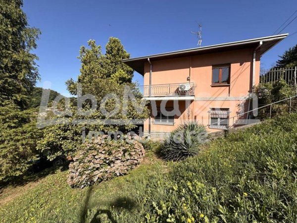 casa indipendente in vendita a Vergiate