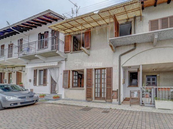 casa indipendente in vendita a Vergiate in zona Sesona