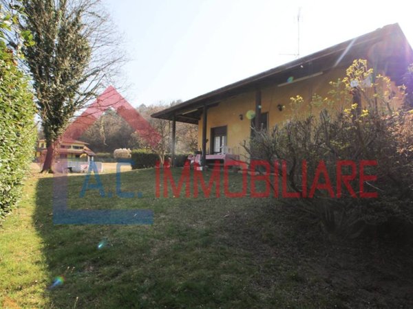 casa indipendente in vendita a Vergiate in zona Cuirone