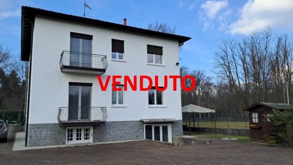 casa indipendente in vendita a Vergiate