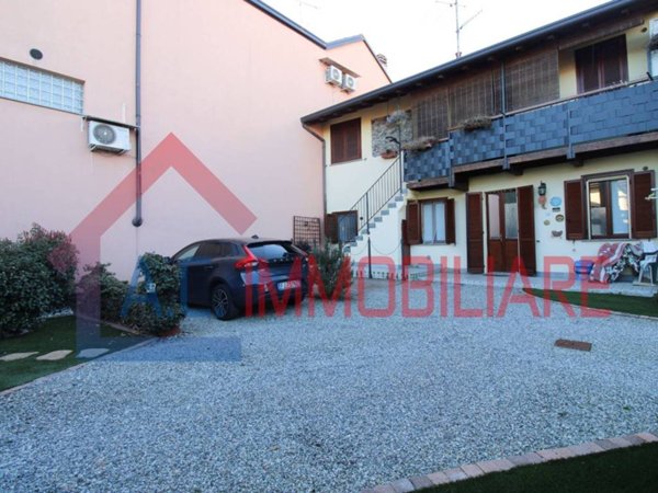 appartamento in vendita a Vergiate in zona Sesona