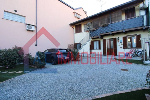 appartamento in vendita a Vergiate in zona Sesona