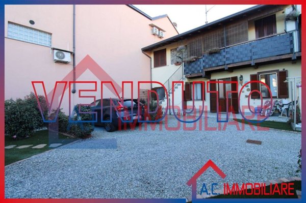 appartamento in vendita a Vergiate in zona Sesona