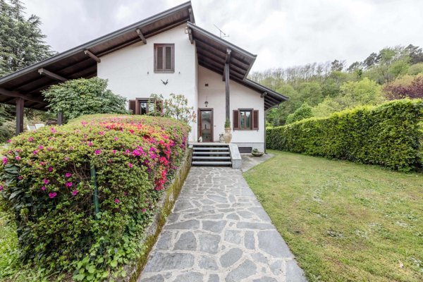 casa indipendente in vendita a Vergiate