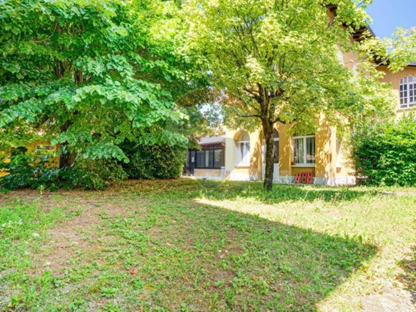 casa indipendente in vendita a Vergiate