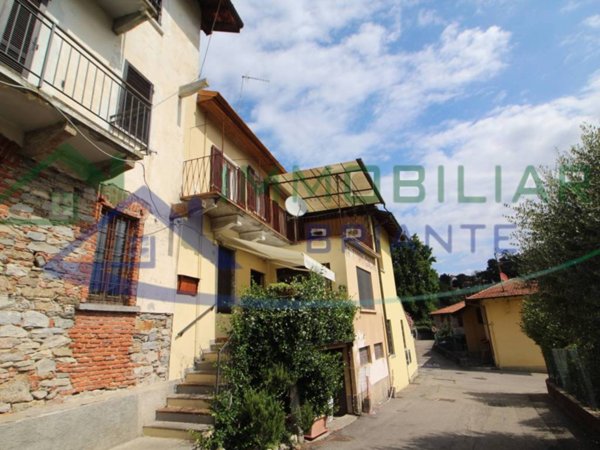 appartamento in vendita a Vergiate in zona Cuirone