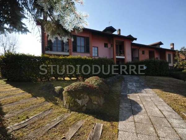 appartamento in vendita a Vergiate in zona Corgeno