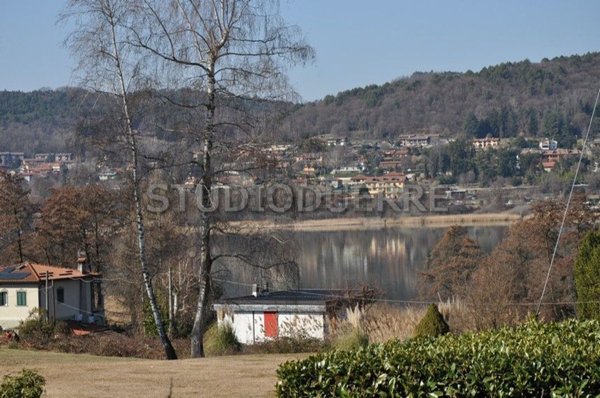 appartamento in vendita a Vergiate in zona Corgeno