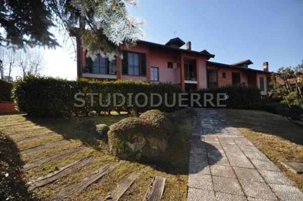 appartamento in vendita a Vergiate in zona Corgeno