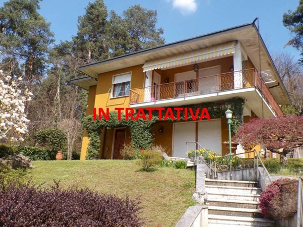 casa indipendente in vendita a Vergiate