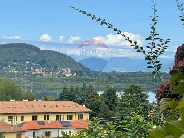 appartamento in vendita a Vergiate in zona Corgeno