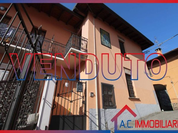 casa indipendente in vendita a Vergiate in zona Sesona
