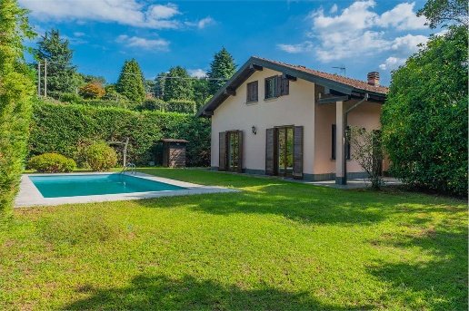 casa indipendente in vendita a Vergiate in zona Corgeno