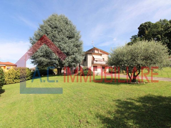 casa indipendente in vendita a Vergiate