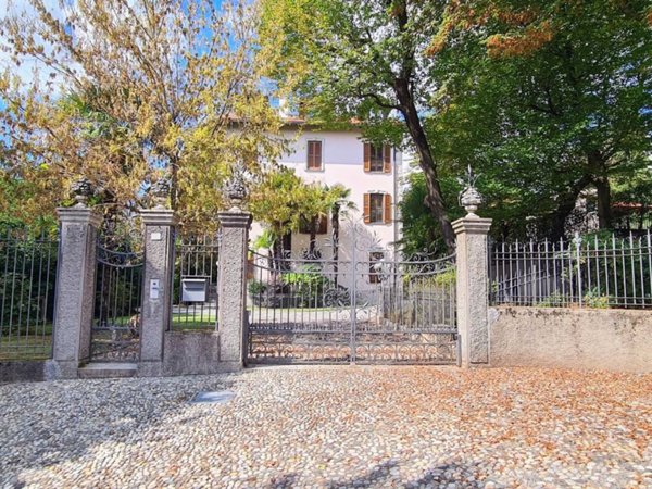 villa in vendita a Vergiate