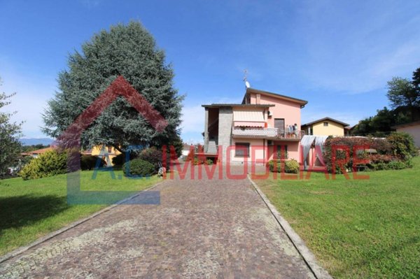casa indipendente in vendita a Vergiate