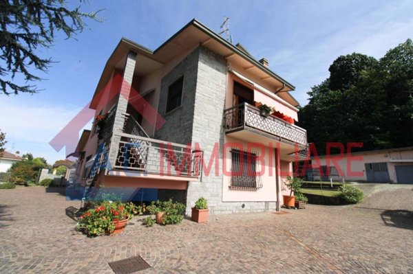 casa indipendente in vendita a Vergiate