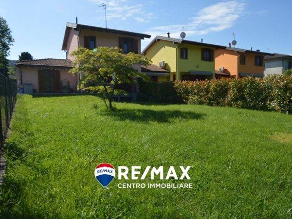 casa indipendente in vendita a Vergiate in zona Corgeno