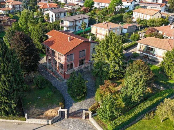casa indipendente in vendita a Vergiate