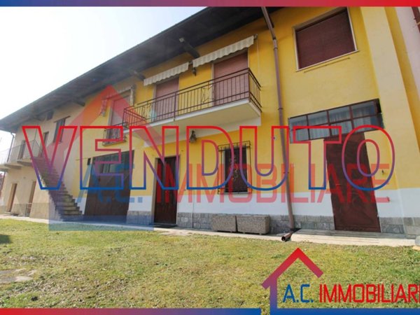casa indipendente in vendita a Vergiate