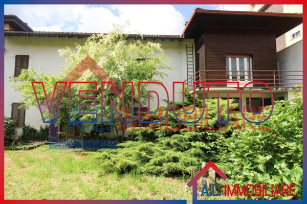 casa indipendente in vendita a Vergiate