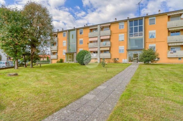 appartamento in vendita a Vergiate in zona Cimbro