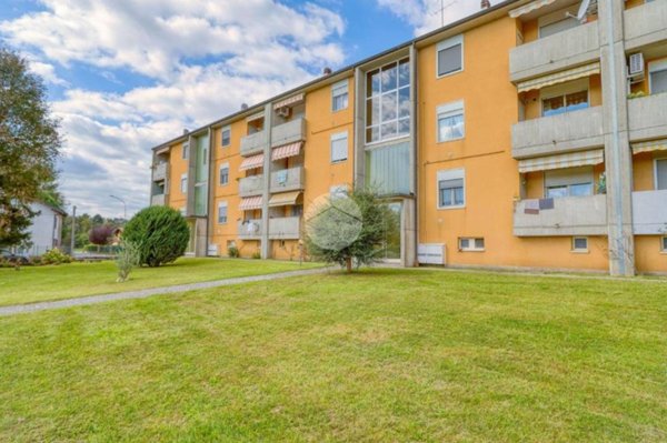 appartamento in vendita a Vergiate in zona Cimbro