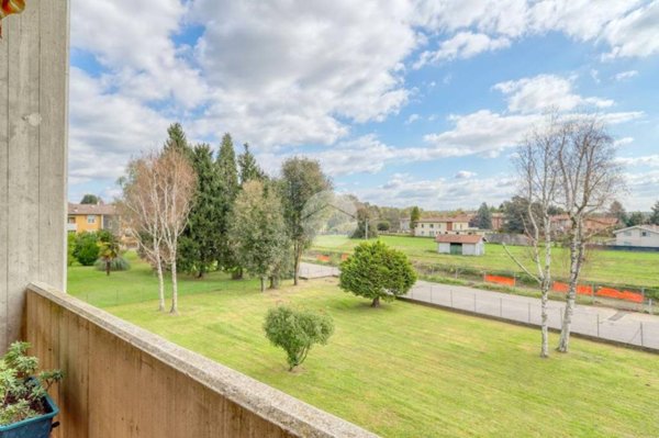 appartamento in vendita a Vergiate in zona Cimbro