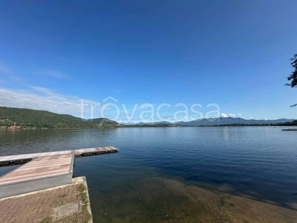 appartamento in vendita a Vergiate in zona Corgeno