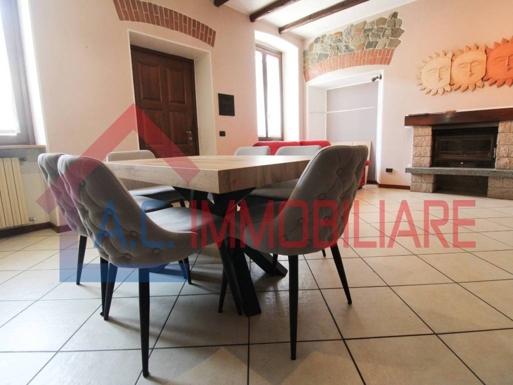 casa indipendente in vendita a Vergiate