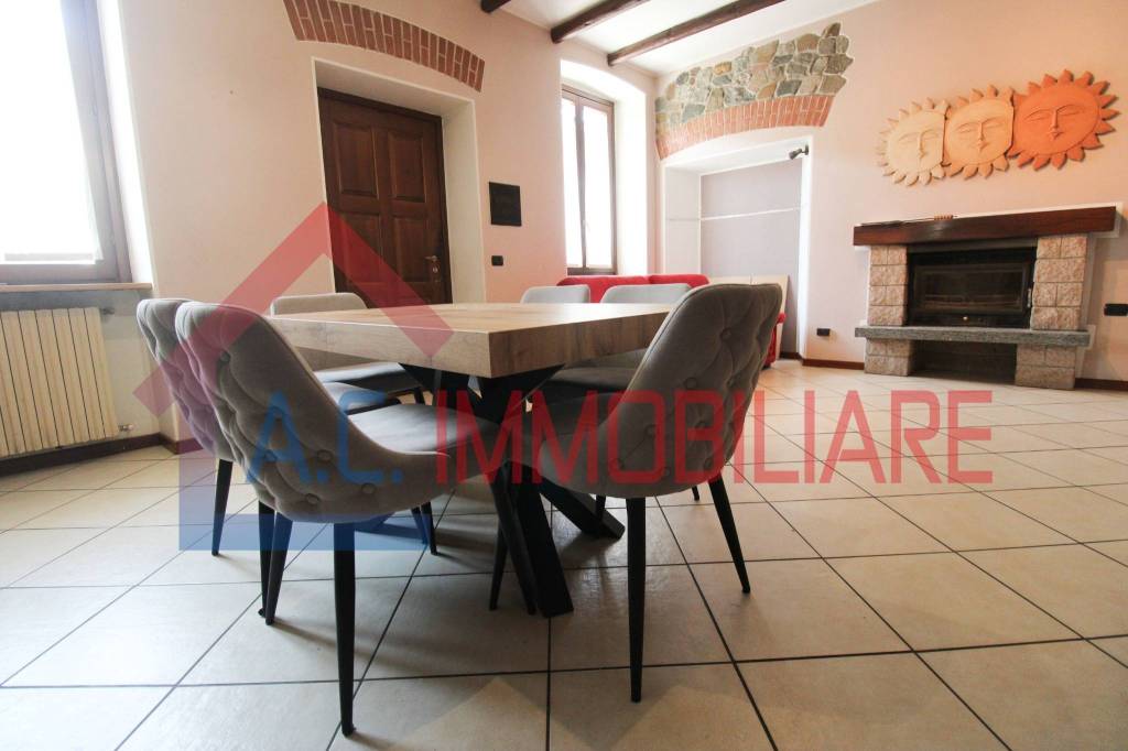 casa indipendente in vendita a Vergiate