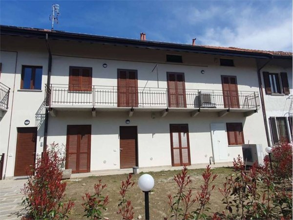 appartamento in vendita a Vergiate in zona Corgeno