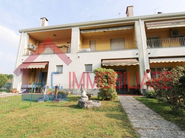 casa indipendente in vendita a Vergiate in zona Cimbro