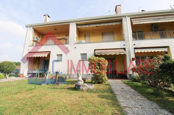 casa indipendente in vendita a Vergiate in zona Cimbro