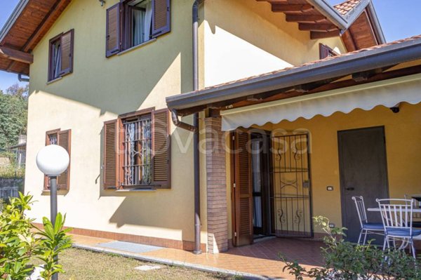 casa indipendente in vendita a Vergiate