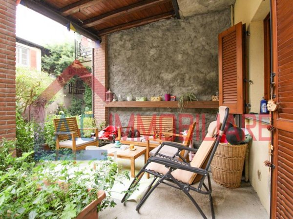 appartamento in vendita a Vergiate in zona Cuirone