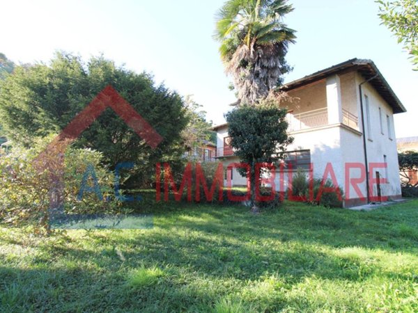 casa indipendente in vendita a Vergiate