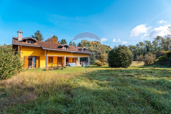 casa indipendente in vendita a Vergiate