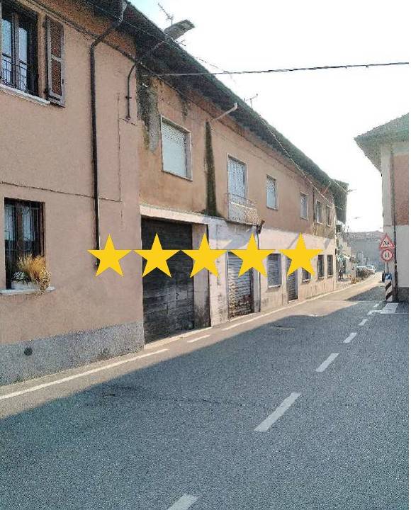 casa indipendente in vendita a Vergiate in zona Corgeno