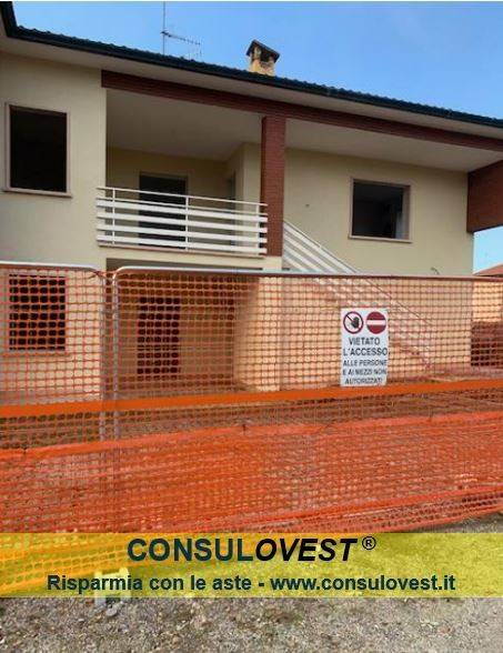 casa indipendente in vendita a Vergiate in zona Cimbro