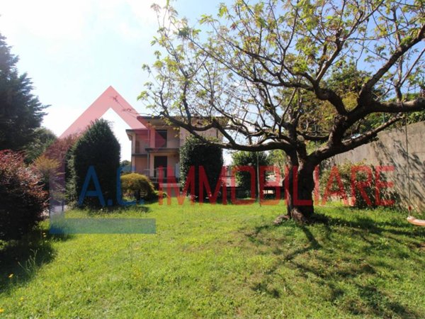 casa indipendente in vendita a Vergiate