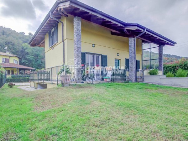casa indipendente in vendita a Vergiate