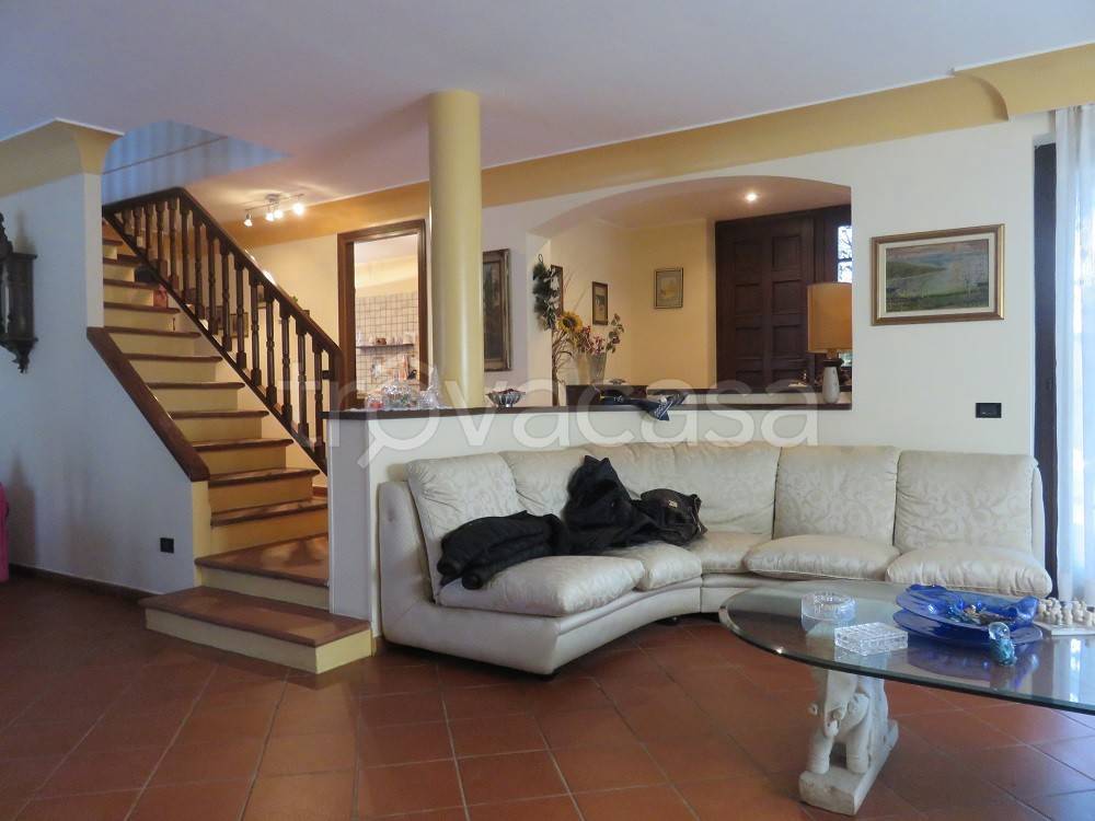 casa indipendente in vendita a Vergiate