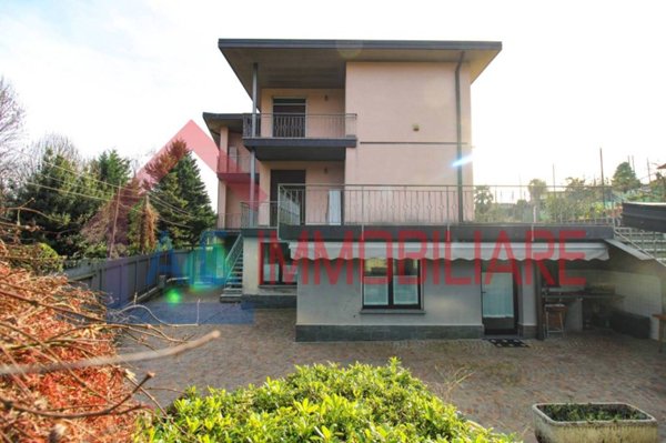 casa indipendente in vendita a Vergiate